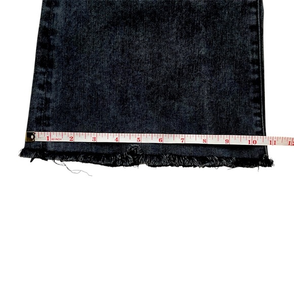 The BEST American Eagle Flare Jeans. Size 2 - Picture 7 of 9